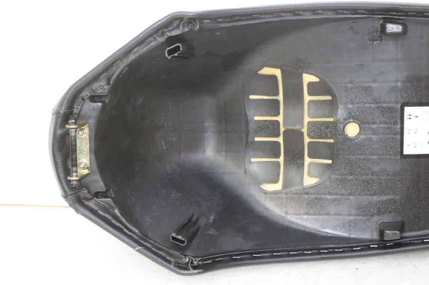 photo de ASIENTO PEUGEOT KISBEE 2T 50 (2010 - 2017) - Características distintivas