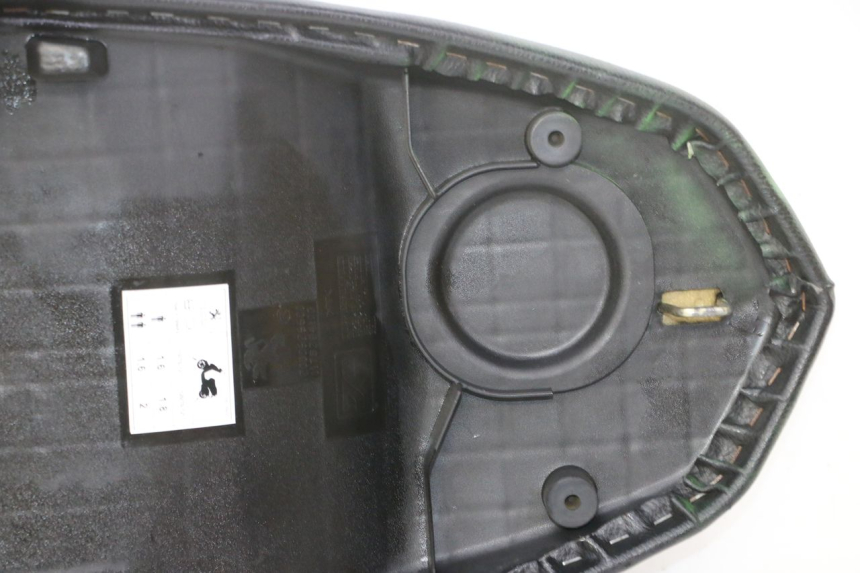 photo de ASIENTO PEUGEOT KISBEE 2T 50 (2010 - 2017) - Zoom sobre los componentes