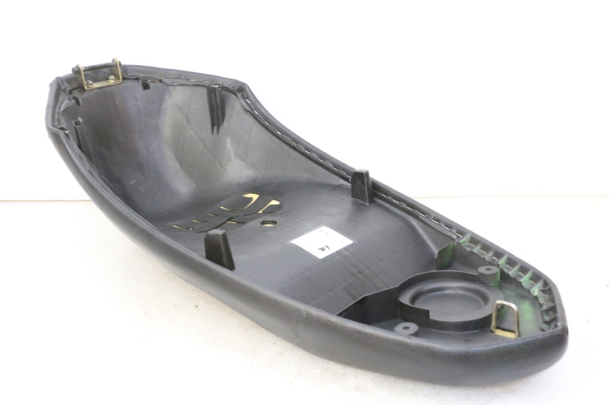 photo de ASIENTO PEUGEOT KISBEE 2T 50 (2010 - 2017) - Detalles de los puntos de fijación