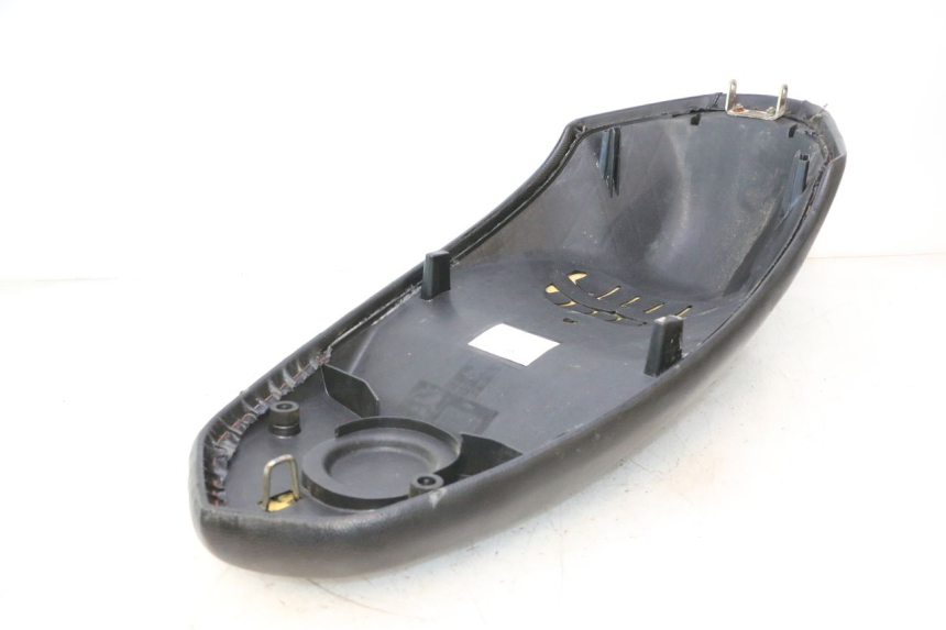 photo de ASIENTO PEUGEOT KISBEE 2T 50 (2010 - 2017) - Detalles de los puntos de fijación