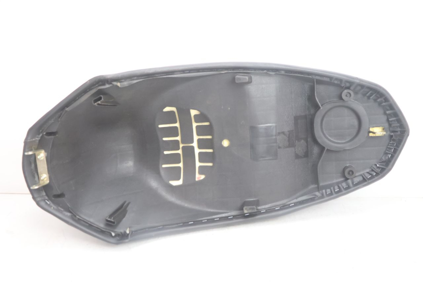 photo de ASIENTO PEUGEOT KISBEE 2T 50 (2010 - 2017) - Primer plano de alta resolución