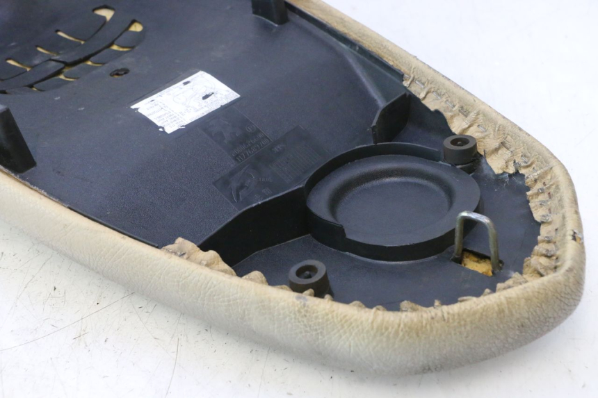 photo de ASIENTO PEUGEOT KISBEE 2T 50 (2010 - 2017) - Detalles de los puntos de fijación