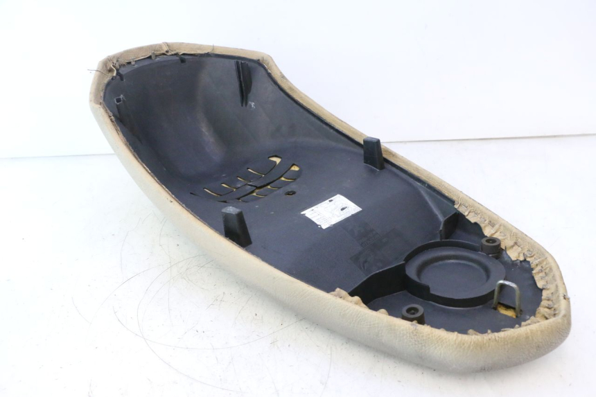 photo de ASIENTO PEUGEOT KISBEE 2T 50 (2010 - 2017) - Estado de la superficie y material
