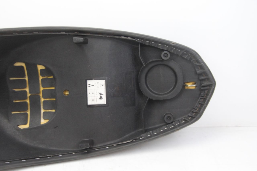 photo de ASIENTO PEUGEOT KISBEE 4T 50 (2018 - 2022) - Marcados y referencias originales