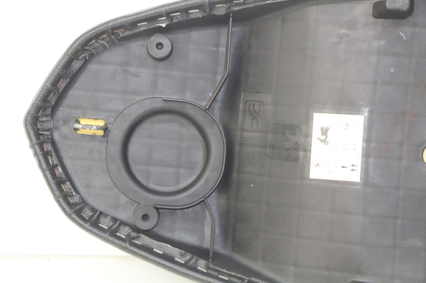 photo de ASIENTO PEUGEOT KISBEE 4T 50 (2018 - 2022) - Características distintivas