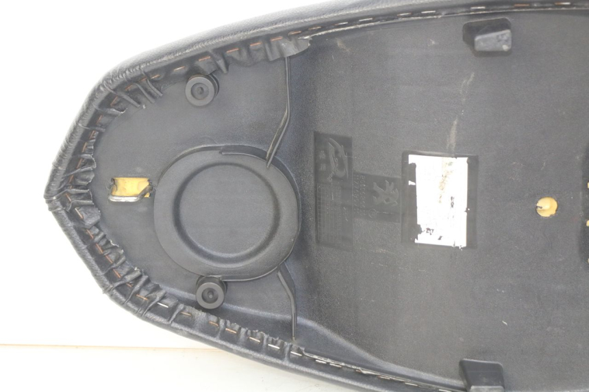 photo de ASIENTO PEUGEOT KISBEE 4T 50 (2010 - 2017) - Características distintivas