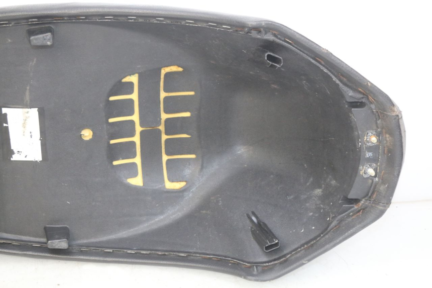 photo de ASIENTO PEUGEOT KISBEE 4T 50 (2010 - 2017) - Primer plano de alta resolución