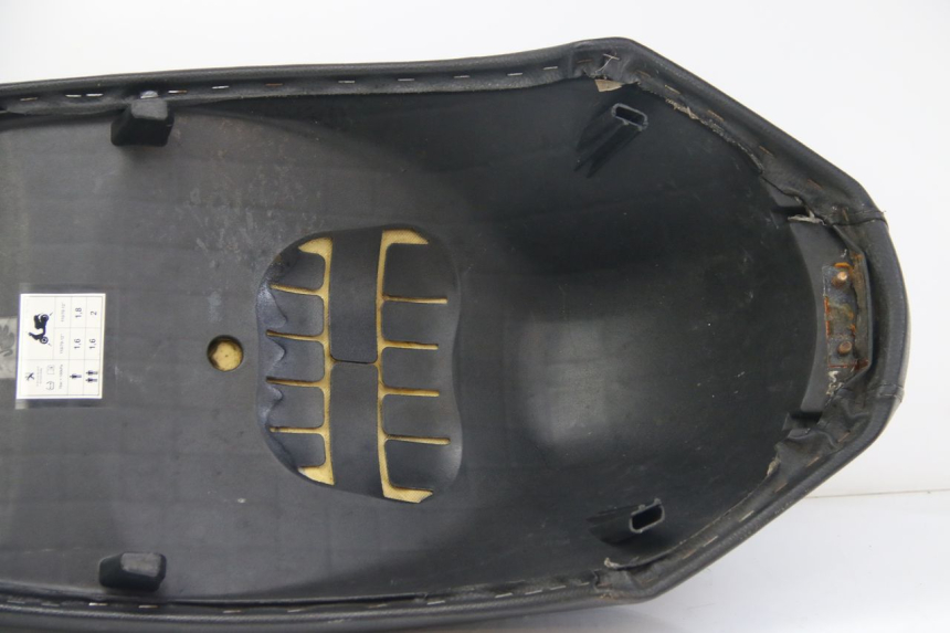 photo de ASIENTO PEUGEOT KISBEE 4T 50 (2018 - 2022) - Detalle de la pieza