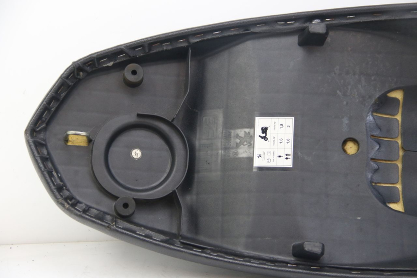 photo de ASIENTO PEUGEOT KISBEE 4T 50 (2018 - 2022) - Zoom estado de uso