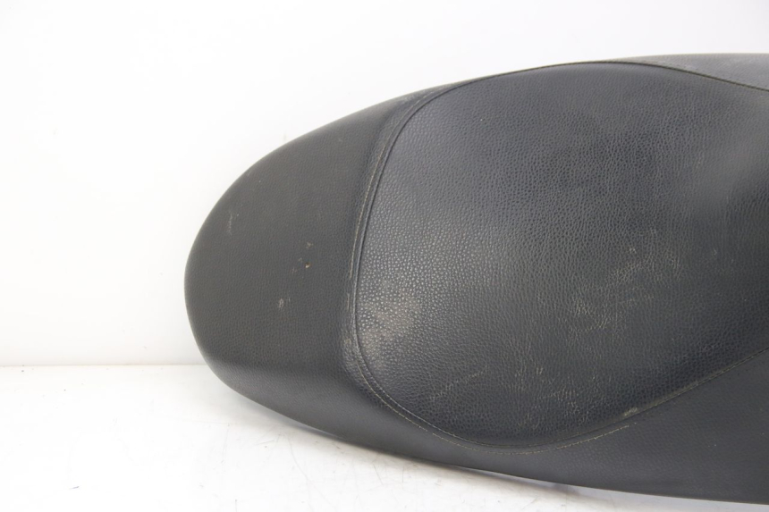 photo de ASIENTO PEUGEOT KISBEE 4T 50 (2018 - 2022) - Estado de la superficie y material