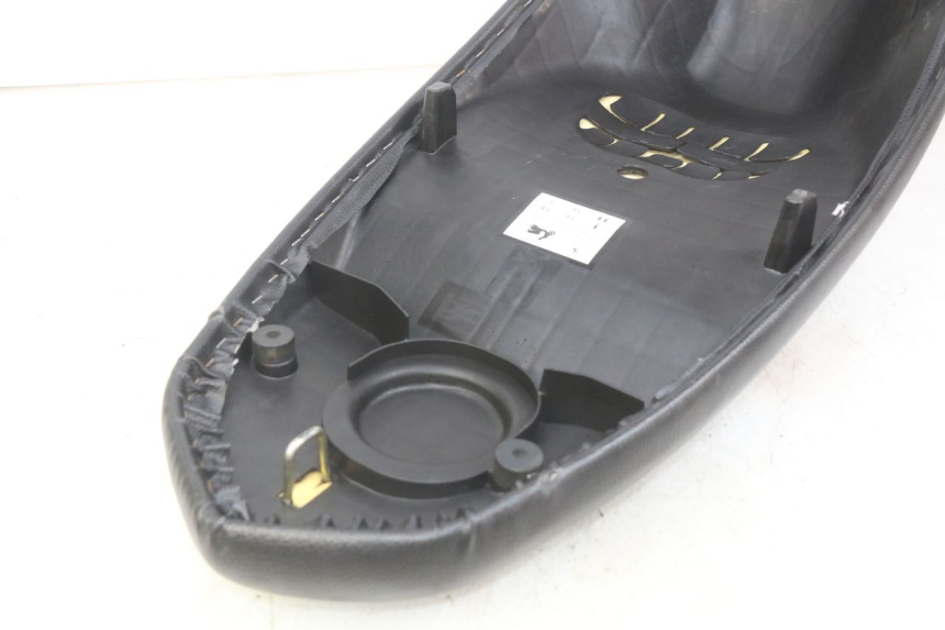 photo de ASIENTO PEUGEOT KISBEE 4T 50 (2018 - 2022) - Primer plano de alta resolución