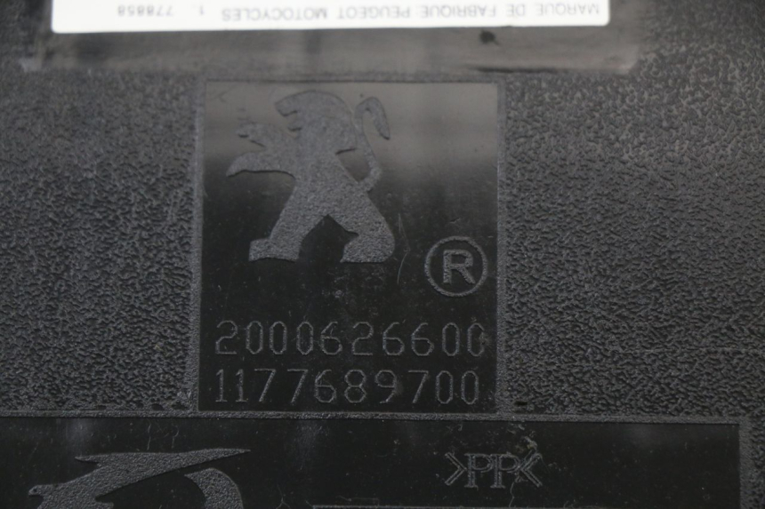 photo de ASIENTO PEUGEOT KISBEE 4T 50 (2010 - 2017) - Primer plano de alta resolución