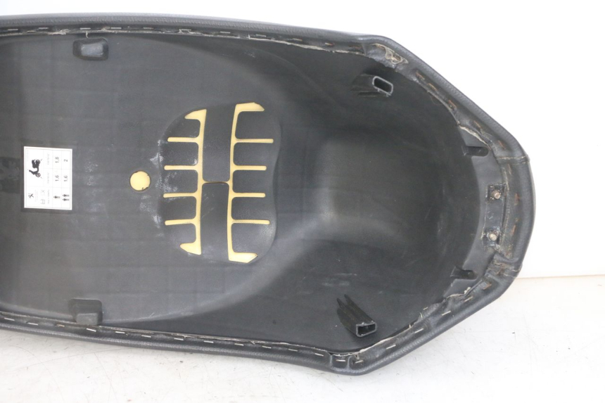 photo de ASIENTO PEUGEOT KISBEE 4T 50 (2018 - 2022) - Características distintivas