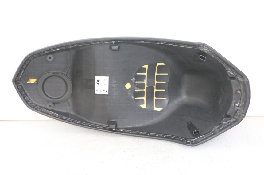 photo de ASIENTO PEUGEOT KISBEE 4T 50 (2018 - 2022) - Primer plano de alta resolución