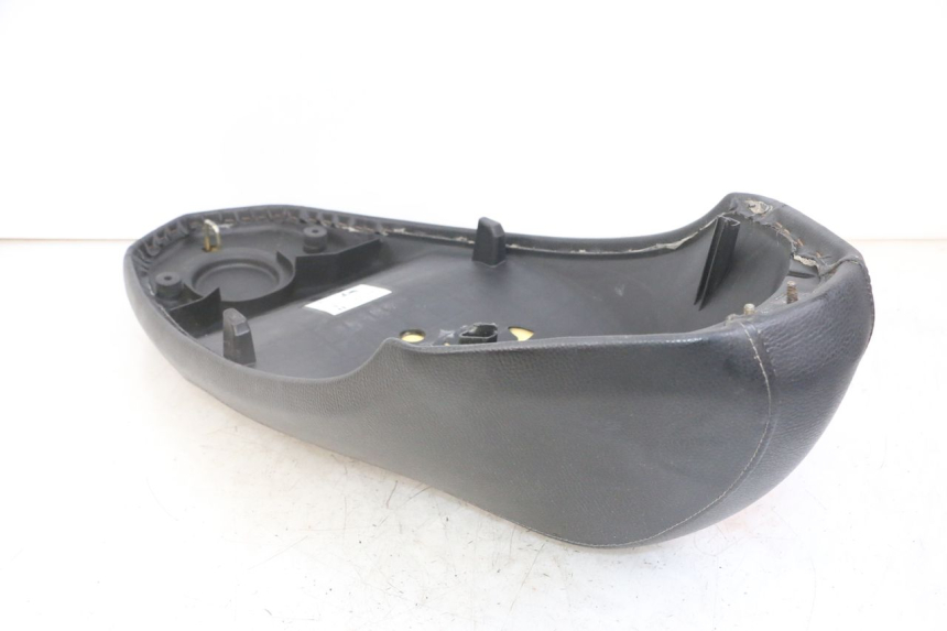 photo de ASIENTO PEUGEOT KISBEE 4T 50 (2018 - 2022) - Detalles de los puntos de fijación