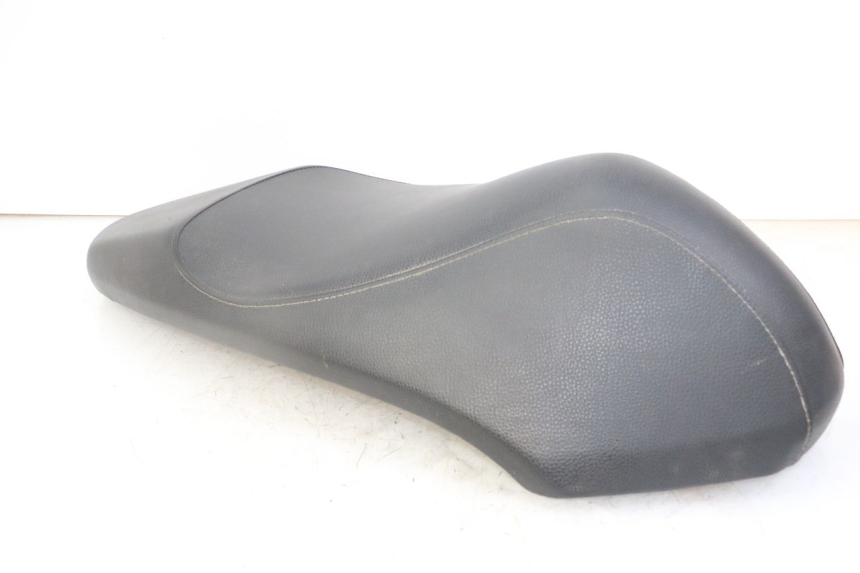 photo de ASIENTO PEUGEOT KISBEE 4T 50 (2018 - 2022) - Características distintivas