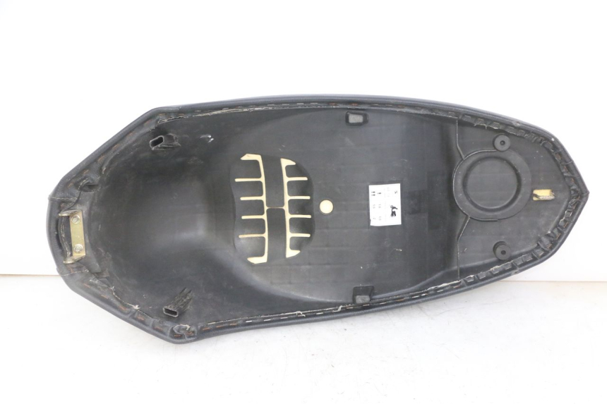 photo de ASIENTO PEUGEOT KISBEE 4T 50 (2018 - 2022) - Zoom estado de uso