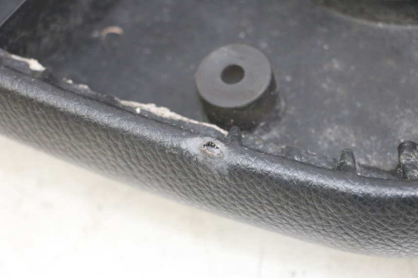 photo de ASIENTO PEUGEOT KISBEE 4T 50 (2018 - 2022) - Estado de la superficie y material