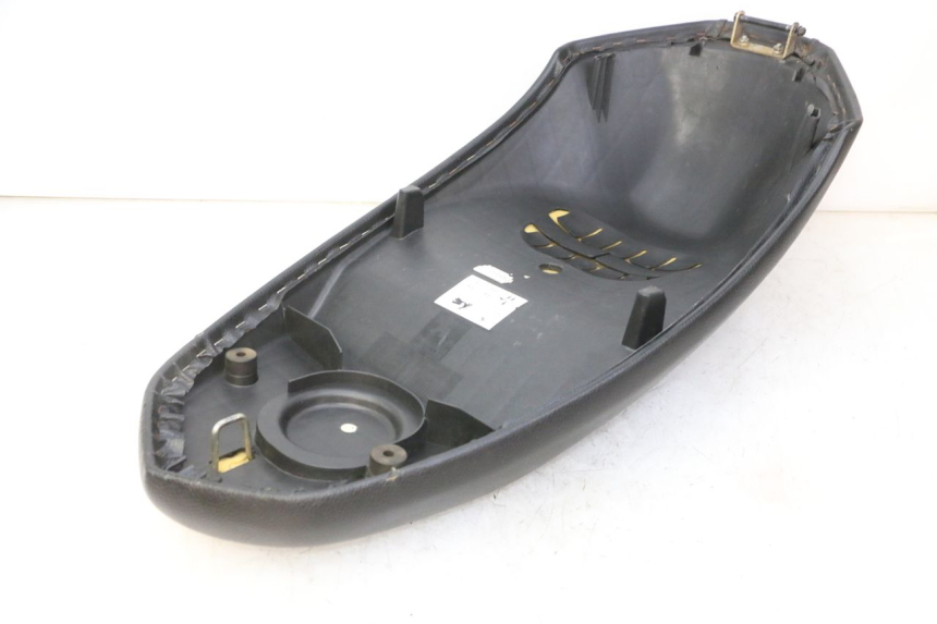 photo de ASIENTO PEUGEOT KISBEE 4T 50 (2018 - 2022) - Detalles de los puntos de fijación