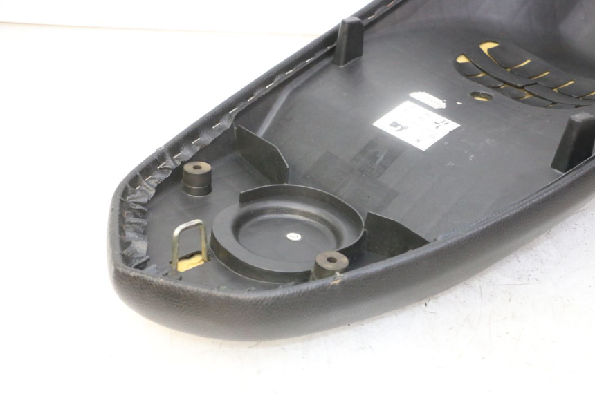 photo de ASIENTO PEUGEOT KISBEE 4T 50 (2018 - 2022) - Estado de la superficie y material