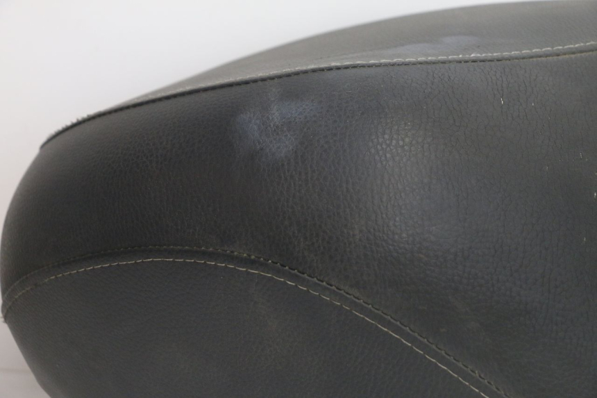 photo de ASIENTO PEUGEOT KISBEE 4T 50 (2018 - 2022) - Detalle de la pieza