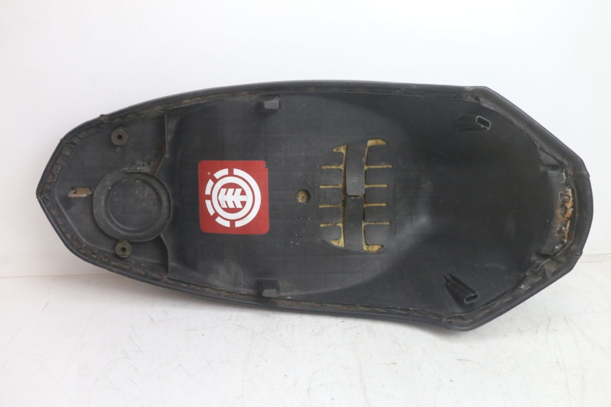 photo de ASIENTO PEUGEOT KISBEE 4T 50 (2018 - 2022) - Estado de la superficie y material