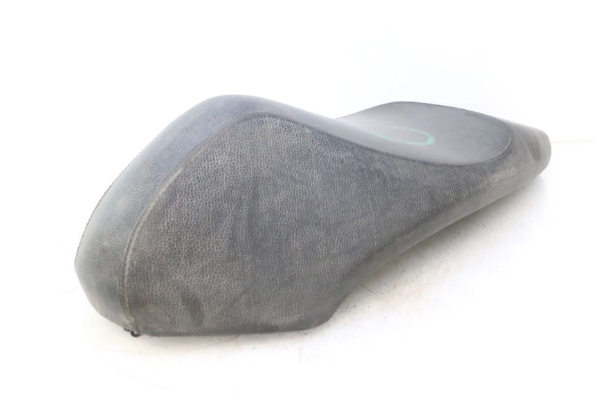 photo de ASIENTO PEUGEOT KISBEE 4T 50 (2010 - 2017) - Primer plano de alta resolución
