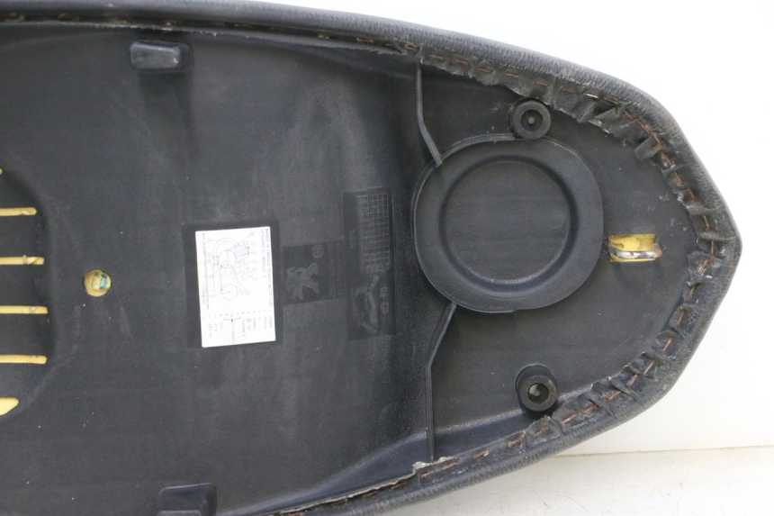 photo de ASIENTO PEUGEOT KISBEE 4T 50 (2010 - 2017) - Estado de la superficie y material