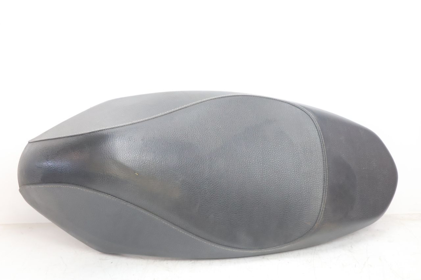 photo de ASIENTO PEUGEOT KISBEE 4T 50 (2018 - 2022) - Detalle de la pieza