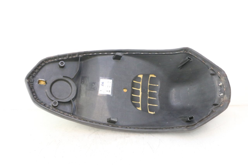 photo de ASIENTO PEUGEOT KISBEE 4T 50 (2010 - 2017) - Zoom sobre los componentes
