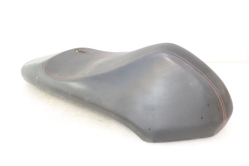 photo de ASIENTO PEUGEOT KISBEE 4T 50 (2010 - 2017) - Primer plano de alta resolución