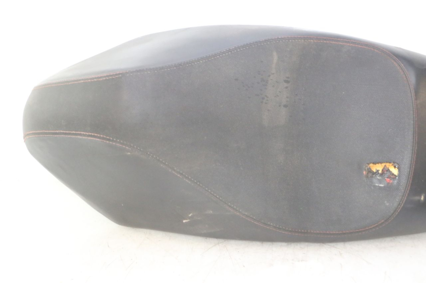 photo de ASIENTO PEUGEOT KISBEE 4T 50 (2010 - 2017) - Zoom estado de uso