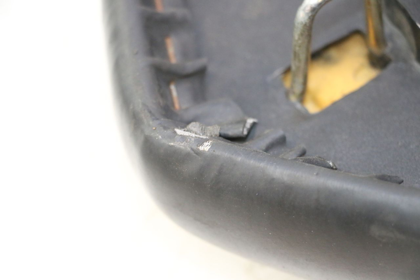 photo de ASIENTO PEUGEOT KISBEE 4T 50 (2010 - 2017) - Estado de la superficie y material