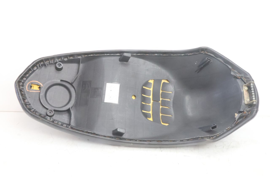 photo de ASIENTO PEUGEOT KISBEE 4T 50 (2010 - 2017) - Detalles de los puntos de fijación