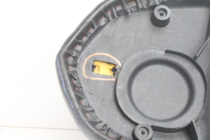 photo de ASIENTO PEUGEOT KISBEE 4T 50 (2010 - 2017) - Estado de la superficie y material