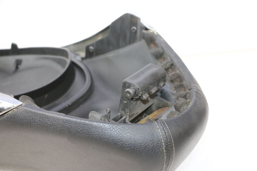 photo de ASIENTO PIAGGIO LIBERTY IGET 4T 50 (2015 - 2020) - Detalles de los puntos de fijación