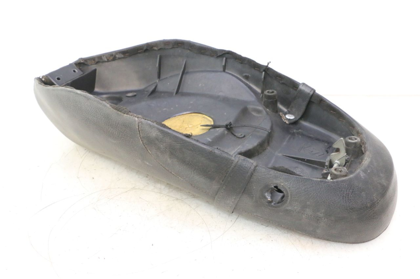 photo de ASIENTO PIAGGIO LIBERTY 50 (1998 - 2003) - Detalles de los puntos de fijación