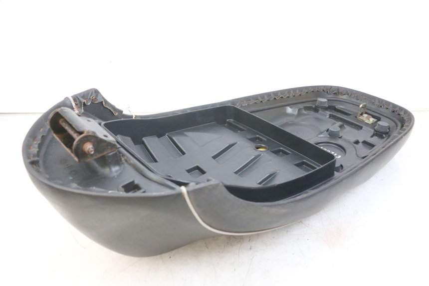 photo de ASIENTO KYMCO LIKE 125 (2009 - 2016) - Detalles de los puntos de fijación