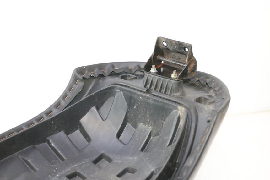 photo de ASIENTO KYMCO LIKE 125 (2009 - 2016) - Detalles de los puntos de fijación