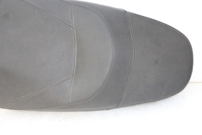 photo de ASIENTO LONGJIA SHARPY 125 (2020 - 2024) - Zoom sobre los componentes