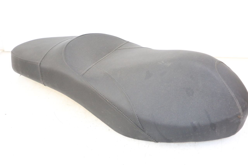 photo de ASIENTO LONGJIA SHARPY 125 (2020 - 2024) - Detalles de los puntos de fijación