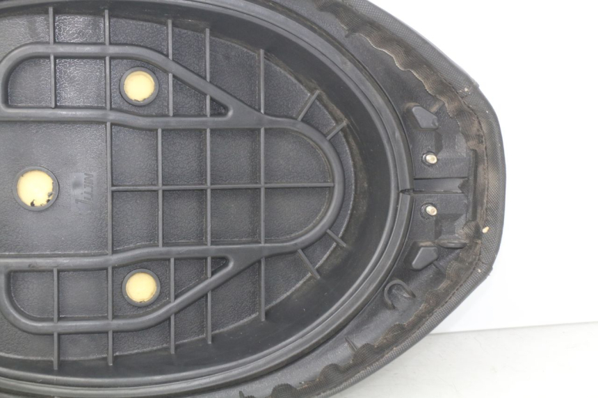 photo de ASIENTO VENESI LOWIGI RETRO JJ50QT-3 50 (2020 - 2022) - Detalles de los puntos de fijación