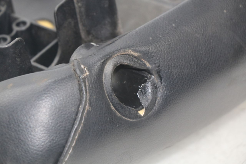 photo de ASIENTO PEUGEOT LUDIX 50 (2005 - 2007) - Detalles de los puntos de fijación