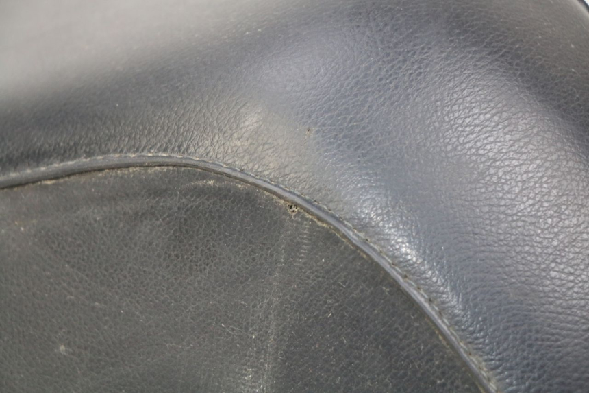 photo de ASIENTO PEUGEOT LUDIX 50 (2005 - 2007) - Detalles de los puntos de fijación