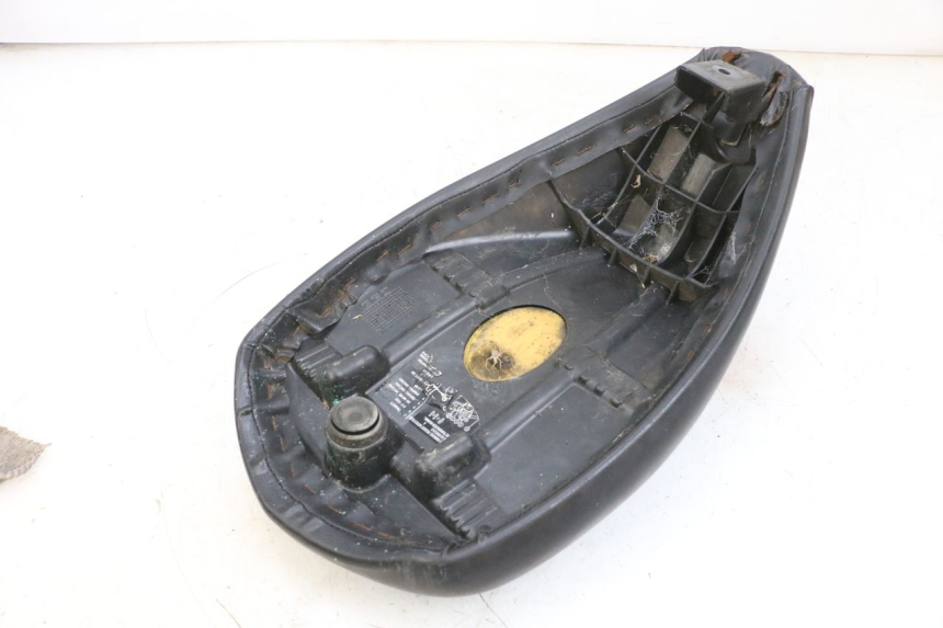 photo de ASIENTO PEUGEOT LUDIX 50 (2008 - 2017) - Detalles de los puntos de fijación