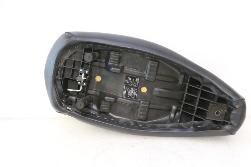 photo de ASIENTO PEUGEOT LUDIX 50 (2008 - 2017) - Detalles de los puntos de fijación