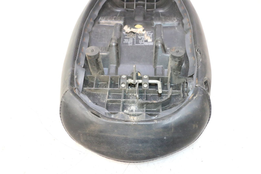 photo de ASIENTO PEUGEOT LUDIX 50 (2005 - 2007) - Detalles de los puntos de fijación