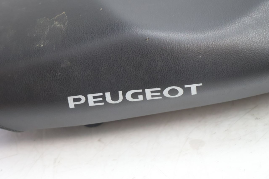 photo de ASIENTO PEUGEOT LUDIX ONE 50 (2004 - 2013) - Detalles de los puntos de fijación