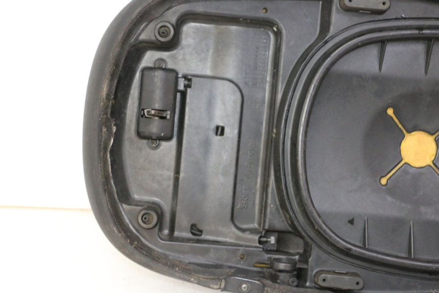 photo de ASIENTO PIAGGIO LXV 4T 50 (2009 - 2013) - Enfoque en la estructura