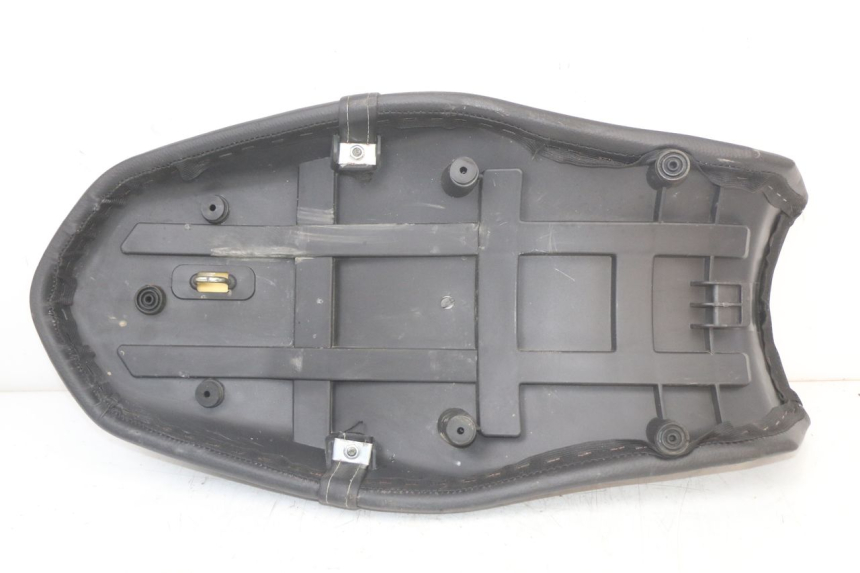 photo de ASIENTO MASAI SCRAMBLER SPORT 125 (2021 - 2025) - Detalles de los puntos de fijación